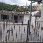 Casa 250m²,  Casa da frente possui 01 dormitório, 01 banheiro e 01 cozinha; Casa do meio possui 01 dormitório e 01 banheiro e Casa do fundo possui 02