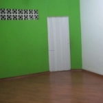 Apartamento 74m², 02 dormitórios e 01 banheiro.  Condomínio sem portaria.  Excelente localização á 10 minutos andando para a estação do metrô .