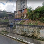 Terreno 250m².  Excelente localização á 10 minutos andando para a estação do metrô Santa Cruz; Entre as Ruas Loefgren e José Alves Passos.