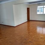 Apartamento 198m², 03 dormitórios, 02 banheiros e 01 vaga na garagem.  Condomínio com portaria 24hrs, salão de festa, churrasqueira e solarium.