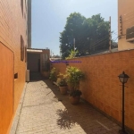 Apartamento 131m², 04 dormitórios, 02 banheiros e 01 vaga na garagem.  Condomínio com portaria e segurança 24hrs.  Excelente localização