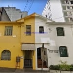 Sobrado 148m², 6 salas, 2 banheiros, cozinha, área de serviço, quintal.  Excelente localização quase esquina com a Rua Pamplona à 2 quadras da Avenida