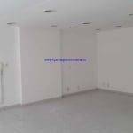 Conjunto Comercial 47m², 01 recepção, mais 03 ambientes e 01 banheiro. Ampla janela de vidro, piso frio, ar condicionado, interfone e lampadas de led.