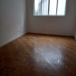 Apartamento 80m², 02 dormitórios e 02 banheiros.   Condomínio com portaria.  Excelente localização entre as Ruas Dona Antônia de Queirós, Frei Caneca