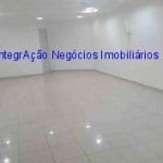 Loja  431m², frente com 5m², pé direito de 5m², piso em porcelanato branco, forro e luminárias novas, porta elétrica, banheiro para deficiente.