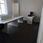 Conjunto Comercial 104m²,  Totalmente reformada, piso frio, janelas grandes, bem iluminado, 2 banheiros novos.  Condomínio com portaria e segurança.