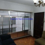 Apartamento, 51m²,  2 dormitórios, 1 banheiro, sem vaga de garagem. Possui armários no quarto e cozinha.  Condomínio com portaria 24hrs.