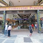 Loja 36m² e 01 banheiro.  Excelente localização, á 4 minutos andando para a estação do metrô Republica; Entre as Ruas Dom Jose de Barros, Conselheiro