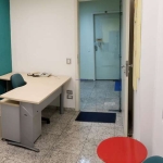 Conjunto Comercial 53m², 02 banheiros e 01 vaga na garagem.  Condomínio com portaria e segurança 24hrs.  Excelente localização á 4 minutos andando par