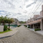 Sobrado à Venda com 3 quartos no Bairro Alto em Curitiba