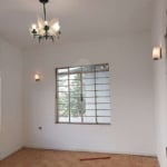 Casa sobrado, 100m2, Bairro Jardim Juá, São Paulo, contendo 03 dormitórios, sala ampla, piso taco, 02 banheiros, cozinha grande, lavanderia