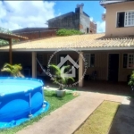 Casa à venda com 3 quartos e Ponto Comercial no bairro Aruana