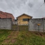 Casa no Jardim Panamá, contendo 2 quartos,  com amplo terreno