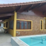 Casa em Itanhaém: 3 Quartos, Piscina e Perto da Praia