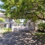 Casa em Condomínio de Luxo na Pedra Redonda, Porto Alegre-RS: 4 Quartos, Suite, 3 Salas, 3 Banheiros, 2 Vagas de Garagem, 197m²