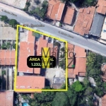 Terreno amplo de 1232m² com apartamentos e galpão pequeno alugados com rendimentos de 15 MIL REAIS MENSAIS!