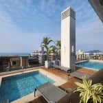 Apartamento com 3 dormitórios e piscina