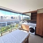 Vende apartamento de 64m², 2 dormitórios, 1 suíte, 1 vaga, varanda gourmet e lazer em Moema.