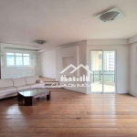 Vende apartamento de alto padrão em Moema, com 230m², 3 suítes e 3 vagas, com lazer completo.