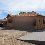 Casa à venda em Alto Ribeirão Leste com 200 m², 2