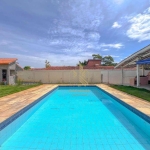 casa térrea com 4 suítes em localização privilegiada em Atibaia