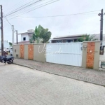 Casa para Venda em Balneário Piçarras, Itacolomi, 3 dormitórios, 1 suíte, 3 banheiros, 2 vagas