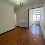 Apartamento Quarto e Sala com Varanda no Centro