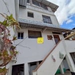 Excelente imóvel, com excelente localização, no Bairro Ladeira, com casa de 3 quartos e 3 kitnets, com frente para duas ruas.