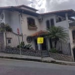 Casa tríplex com 3 dormitórios à venda, 224 m² por R$ 900.000 - Bairu - Juiz de Fora/MG