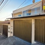 Casa duplex de 2 quartos com garagem e amplo quintal no Santa Isabel