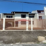 Sobrado de Luxo com 3 quartos e 2 suítes em Cajuru, Curitiba-PR: 450m², 2 salas, 5 banheiros e 4 vagas. Imperdível!