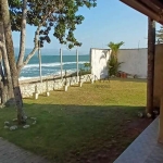 Casa pé na areia à venda na Praia da Cocanha, Caraguatatuba, SP