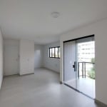 Apartamento perfeito para quem busca espaço, com três quartos, sendo uma suíte e ótima sacada com c