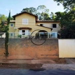 Ótima casa á venda com 3 quartos e excelente quintal!!