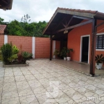 Casa Residencial à venda no bairro Maitinga em Bertioga, com 3 dormitórios, 178m² e terreno de 550m² e a 600m da praia