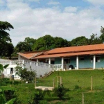 Chácara à venda no Val Paraíso, Boituva, SP, possui 3 quartos, sendo 1 suíte, sala, cozinha, edícula, churrasqueira e piscina.