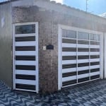 Casa de esquina 3 dormitórios, 2 suítes, à apenas 200 metros da Praia- Maracanã- Praia Grande