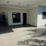 Casa nova à venda no Portal Ville Azaléia, Boituva, SP. Possui 3 quartos, sendo 1 suíte, sala e cozinha integradas, quintal e 4 vagas na garagem.