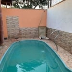 Casa à venda de 200m² com 3 quartos, 2 banheiros, piscina e 2 vagas de garagem no bairro Santa Rosa Ipês