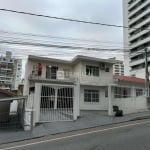 Casa com 03 dormitórios e 01 suíte em Barreiros  -  São José/SC