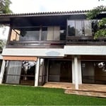 REMAX aluga casa em condominio no Gramado, 3 quartos (sendo 1 suite) com 330m2 por R$ 9.000,00