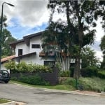 REMAX aluga casa em condominio no Gramado, 3 quartos (sendo 1 suite) com 330m2 por R$ 9.000,00