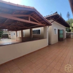 Casa com 3 dorm, 1 suíte, 2 banheiros, 6 vagas, casa de caseiro - 268,96m2