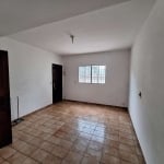 Casa 2 Dormitórios com uma vaga de garagem,