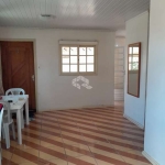 CASA DE 3 QUARTOS , 1 SUÍTE, GARAGEM E PÁTIO COM PISCINA