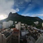 Excelente apartamento com 01 quarto, dependência completa e vaga de garagem no Humaitá - Rio de janeiro/RJ.