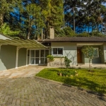 Casa em condomínio encantador, em um terreno de 1.000m2, no Butiatuvinha, Santa Felicidade.