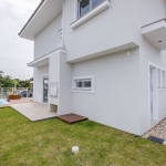 Casa à venda de 3 suítes com piscina, na Praia da Daniela, Florianópolis / SC