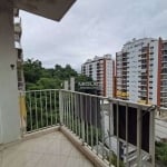 Apartamento com vista livre, de varanda com 2 quartos e suíte em Rua Carvalho Alvim- Tijuca