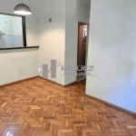 Apartamento a venda na Rua Professor Gabizo, 1 quadra do metrô Afonso Pena. Sala, quarto, banheiro social, dependência revertida para home office, cozinha americana.